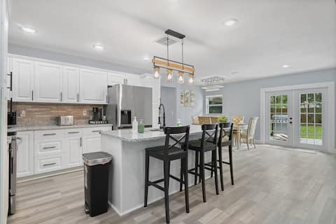 Cozy 3 Bedroom Home, Great location!!