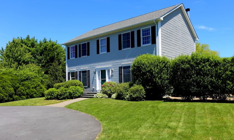 Entire 4 Bedroom Home in Middletown / Newport East