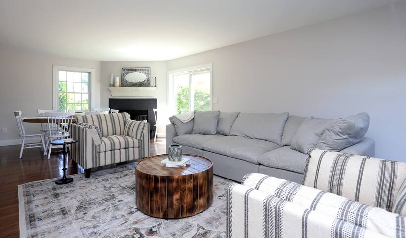 Entire 4 Bedroom Home in Middletown / Newport East gallery image 2