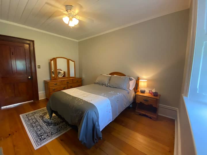 Main floor bedroom conveniently located just off the kitchen and near the full bathroom — an ideal setup for guests with mobility needs. Features room-darkening shades to ensure a restful night’s sleep.