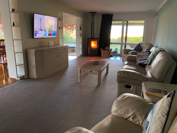 Homely Comforts At The Bottom Of The Snowfields... - Mansfield