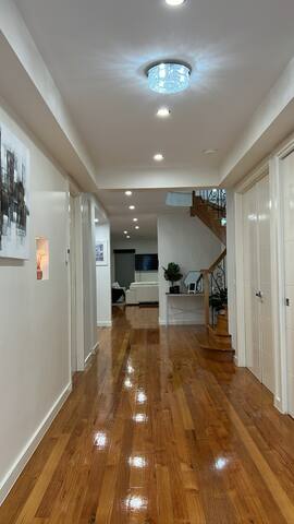 Beautiful Fully Furnished Luxury 4BR Home gallery image 3