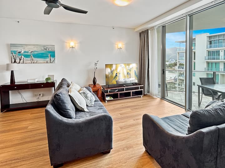 Ocean View Esplanade Apartment, Kitchen, Carkpark - Cairns