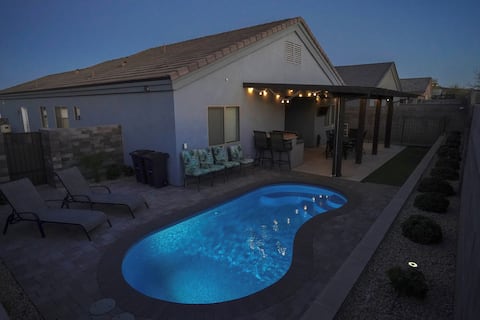 Pool•Coffee Bar•BBQ Island•Full Kitchen•King/Queen