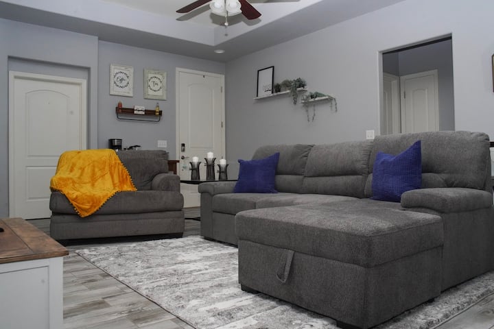 Divan super i rehatshëm me krevat tërheqës me madhësi të plotë