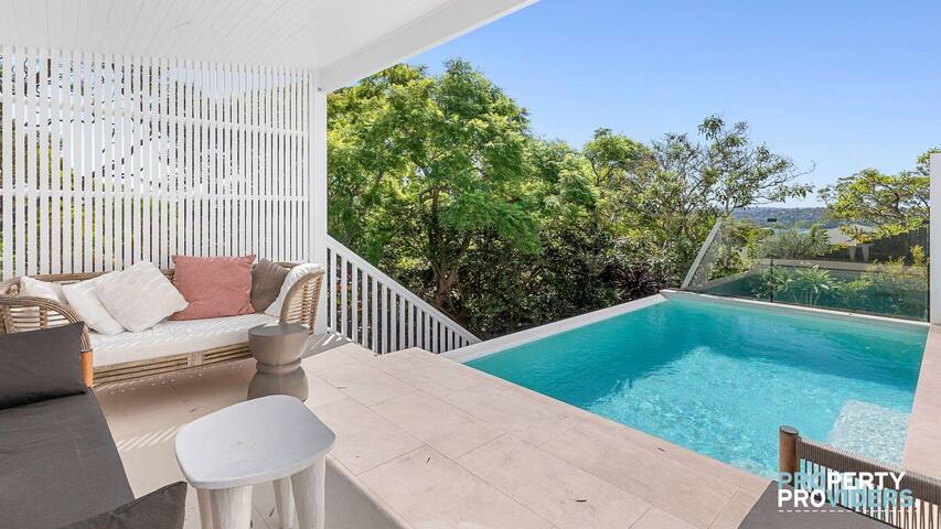 Luxury Views 5 Bedroom Home in Mosman with a Pool gallery image 4