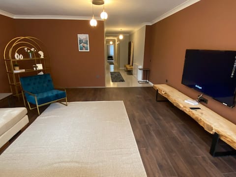 1002 Center 135 square meters of peaceful minimal architecture