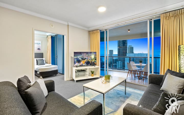 2 Bedroom Ocean View Unit At Chevron Renaissance! - Surfers Paradise