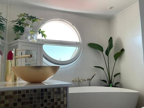 Lill´s Beachhouse (Beach First Line)