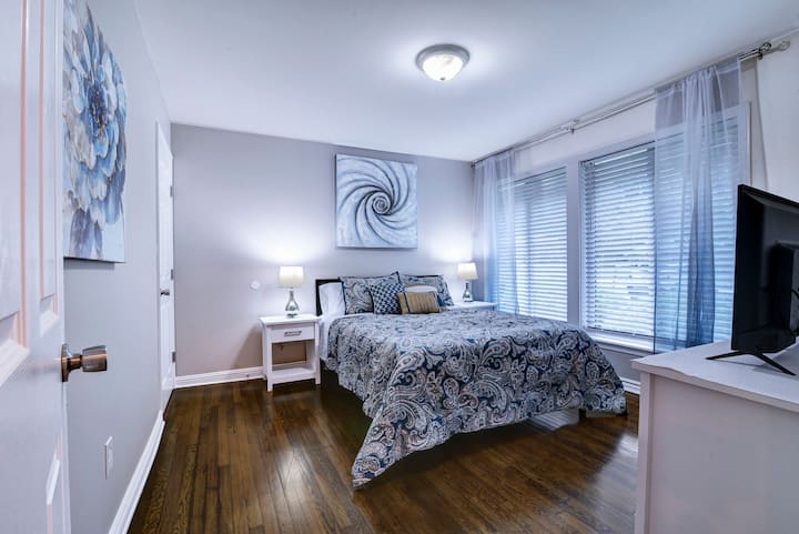 Large 4th bedroom with queen bed
