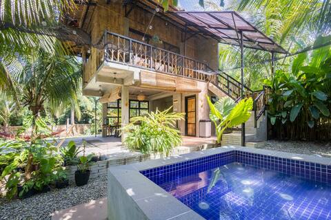 Una Alfonso Modern Kubo w/ Mini Pool & Waterfalls