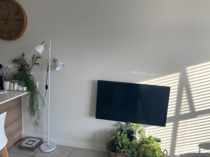 Prime One-bed, Stroll To Eateries And Beach! - Somerset West