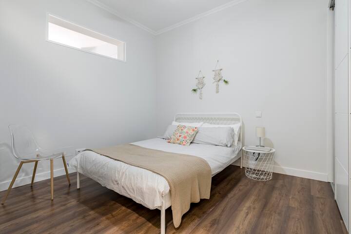 Spacious 4 bedroom flat in the heart of Malasaña gallery image 3