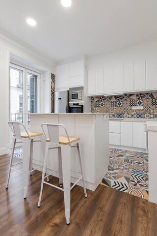 Spacious 4 bedroom flat in the heart of Malasaña gallery image 4