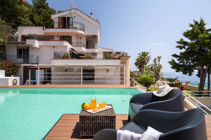 Villa Vista Mare Con Piscina Privata A Mondello - Palermo