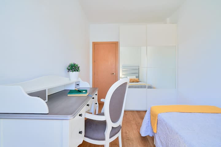 Bedrom y mesa de trabajo