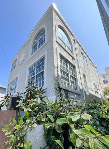 3 Story hideaway right in the Heart of Venice