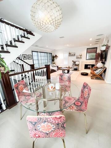 3 Story hideaway right in the Heart of Venice gallery image 4