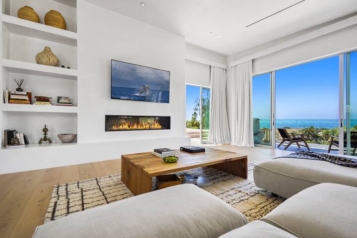 Brand new luxurious, artfully curated estate.