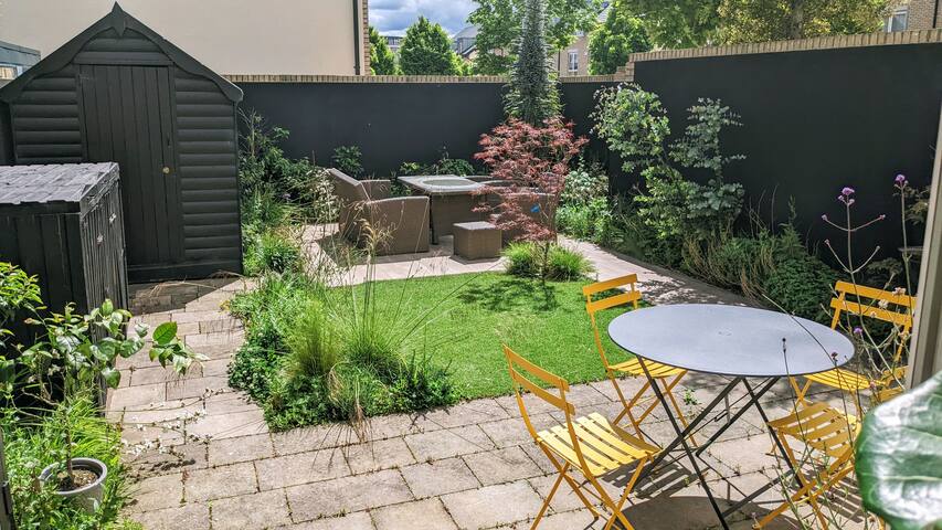 Luxury home 4-bedroom, 10 min walk from the sea gallery image 4