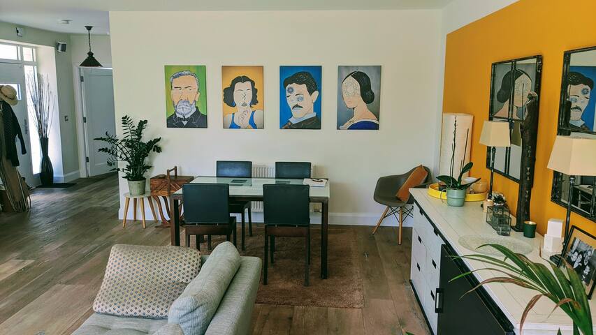 Luxury home 4-bedroom, 10 min walk from the sea gallery image 3