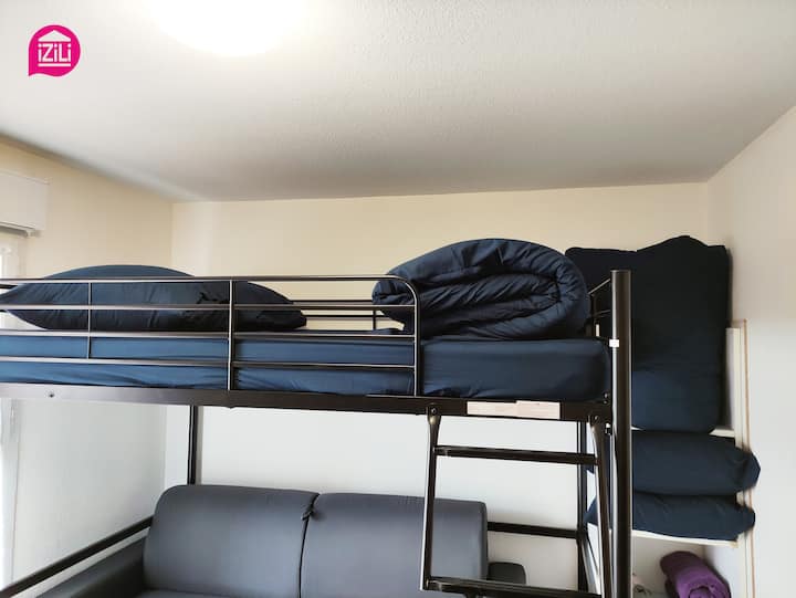 Ambienti i dhomës së gjumit