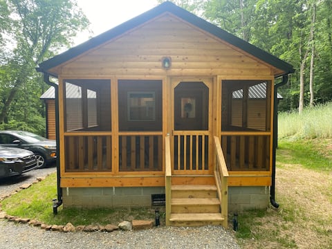 Mountain gem 2 BR sleeps 4-5 fully equipped