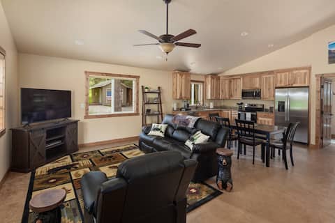 Successful Airbnb property: Country setting w/mountain views close to Glacier in Helena Flats