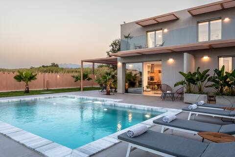 The PAUSE <Villa  by the Sea with heated Pool >