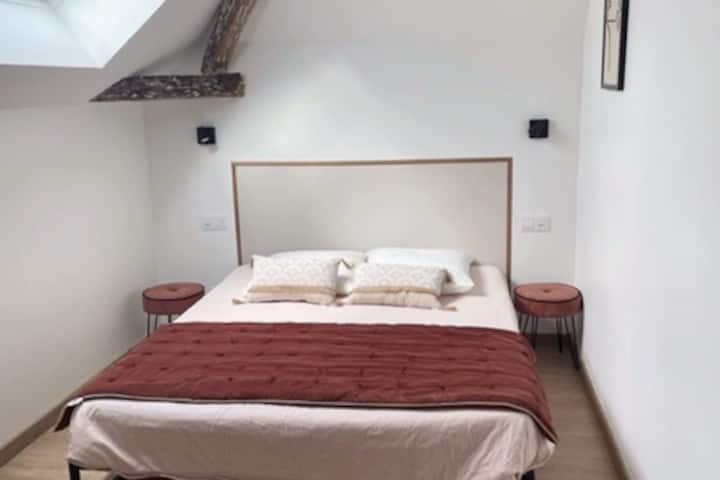 Segunda habitación con vestidor 
Con velux
Habitación climatizada