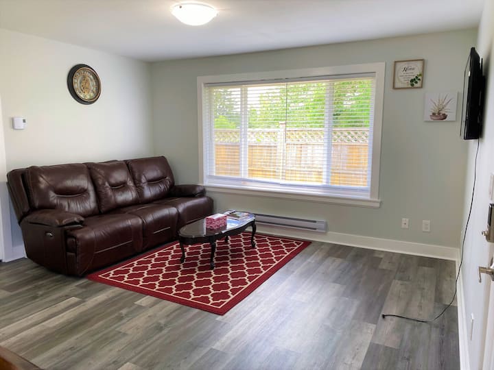 Gk’s Cozy Nest - Adorable 2 Bedroom Guesthouse - Duncan