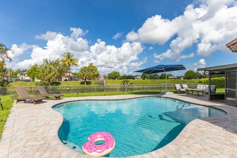 Sunny Pool Oasis Near Sawgrass Mall