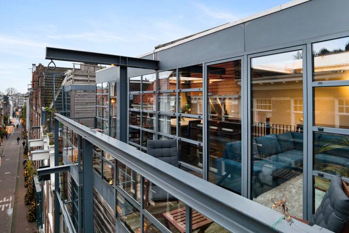 Luxury 97m2 Penthouse Amsterdam City Center gallery image 2