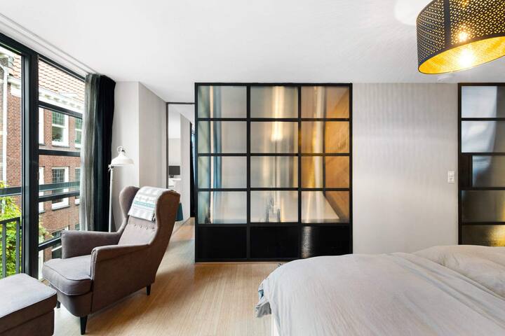 Luxury 97m2 Penthouse Amsterdam City Center gallery image 3