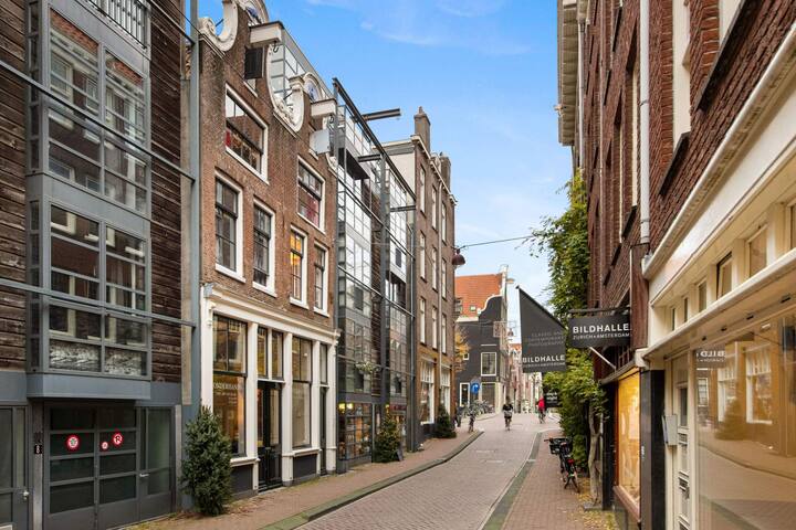 Luxury 97m2 Penthouse Amsterdam City Center gallery image 5