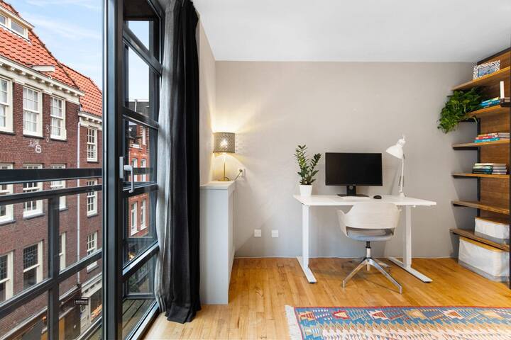 Luxury 97m2 Penthouse Amsterdam City Center gallery image 4