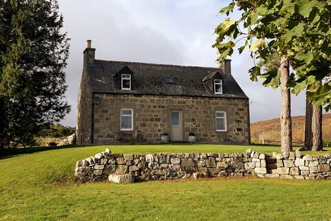 Boutique Speyside Cottage. Whisky Trail & views!