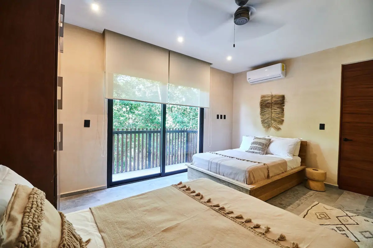 欣赏这间卧室的美景和照明