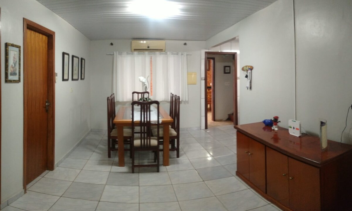 Top Airbnb: Large house with swimming pool, for up to 8 people. em Foz Do Iguaçu