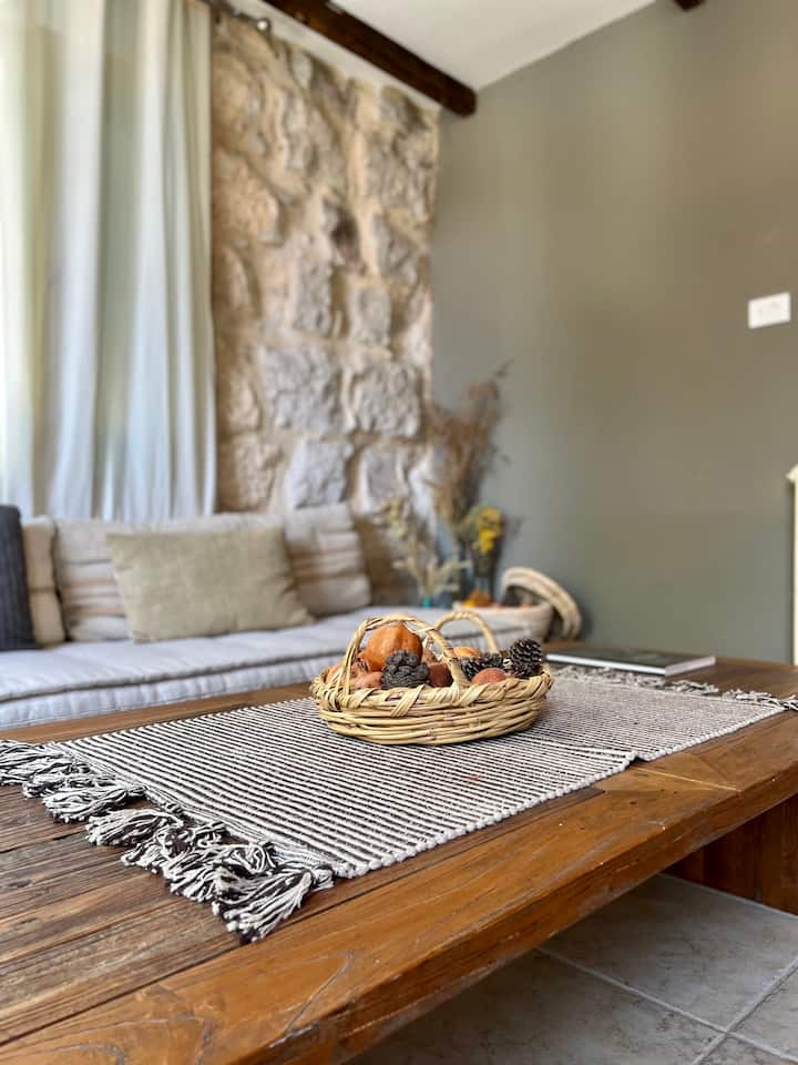 Midan Room Karaz Guesthouse Boutique hotels for Rent in Ehden