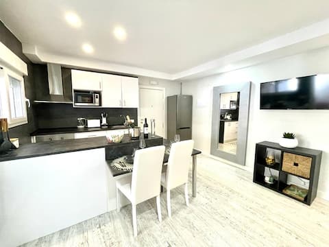 Apt 1)  Lovely apartment with patio