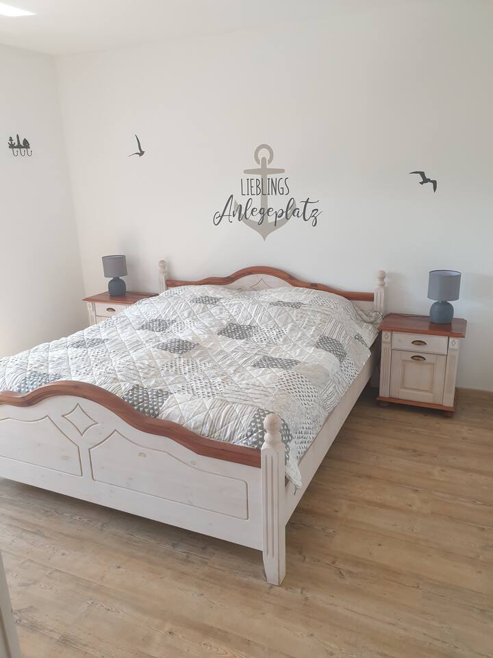 Bedroom 180 x 200 bed