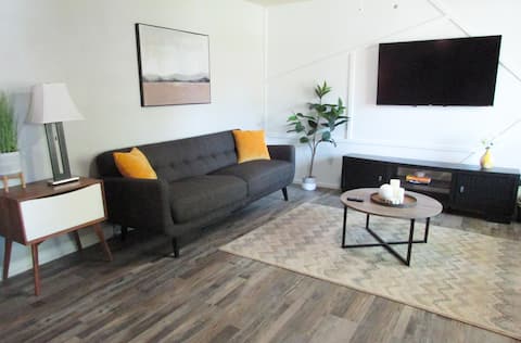Modern Home Close to Major DFW Attractions