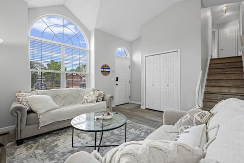 Comfy Castlewood Cottage-Minutes to DT Castle Rock