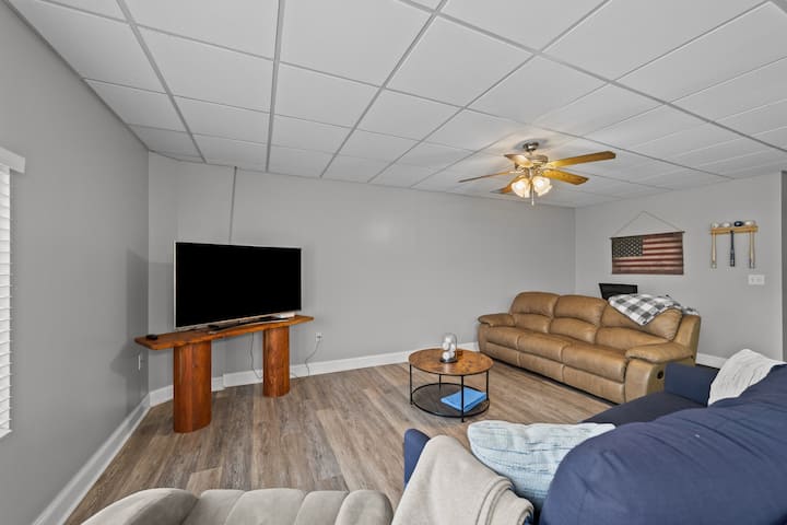 Welcome To The Dugout, A Quiet Second Floor Condo - High Rock Lake, NC