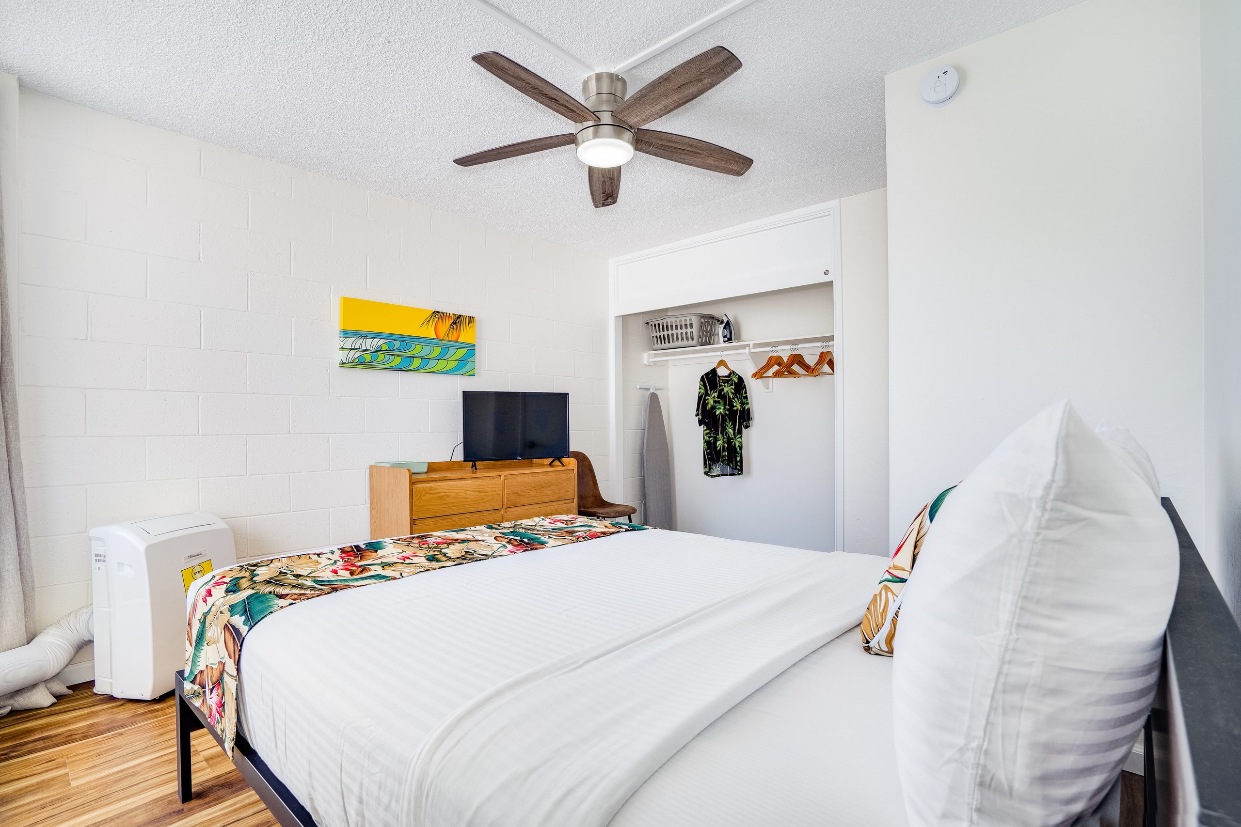 Condo in Honolulu · ★4.73 · 1 bedroom · 2 beds · 1 private bath - Image 2