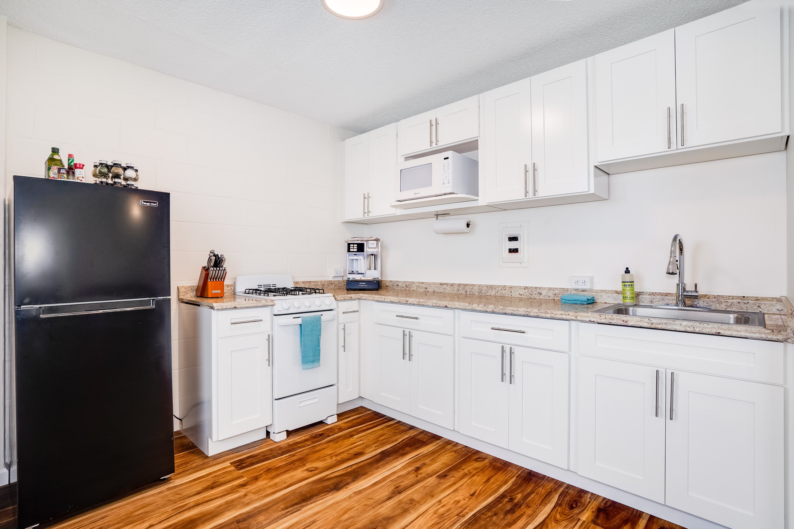 Condo in Honolulu · ★4.73 · 1 bedroom · 2 beds · 1 private bath - Image 10