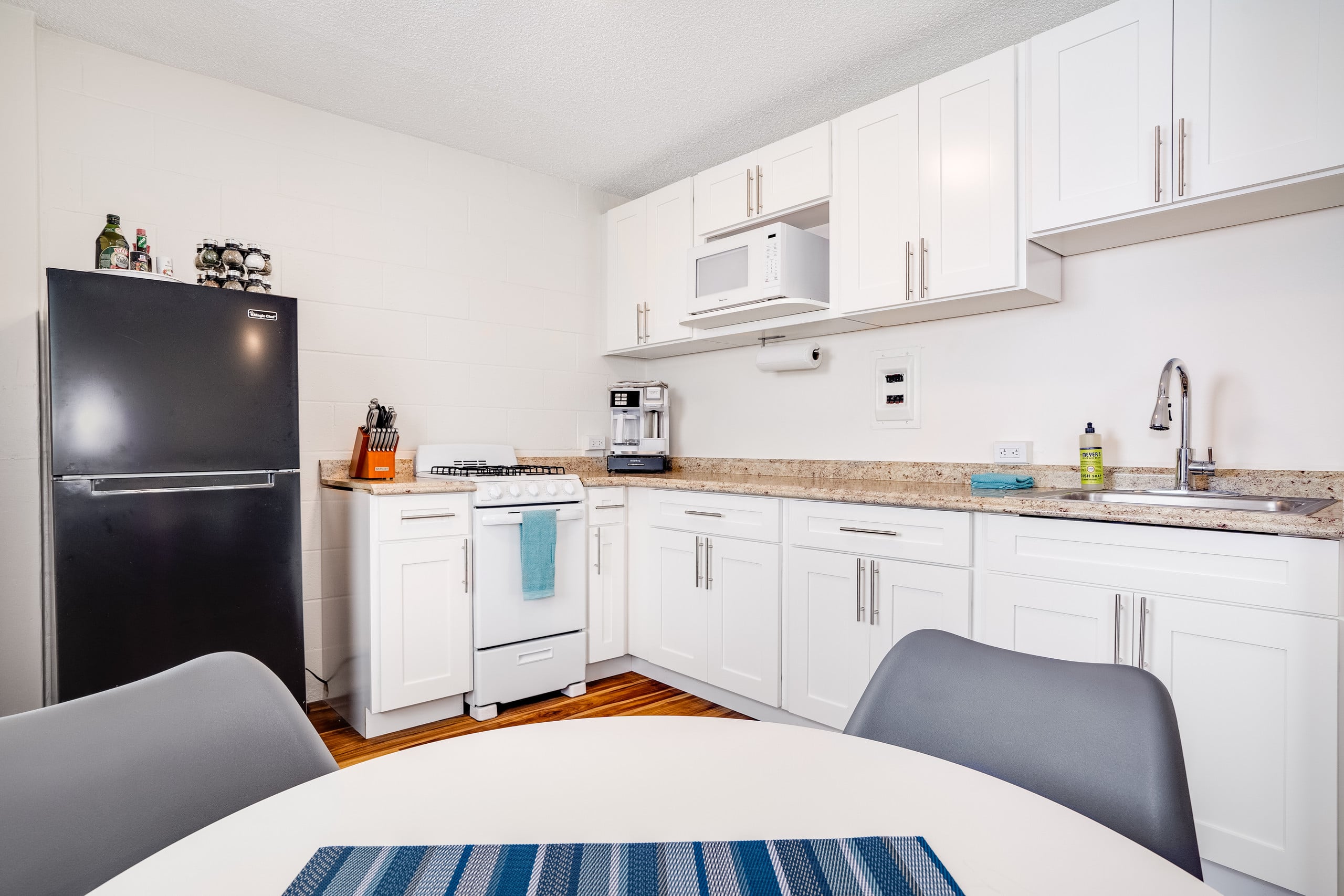 Condo in Honolulu · ★4.73 · 1 bedroom · 2 beds · 1 private bath - Image 4