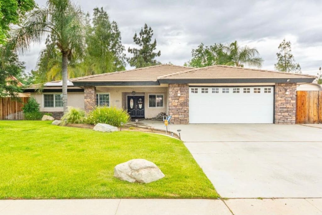 Spacious 3-bedroom home with a pool