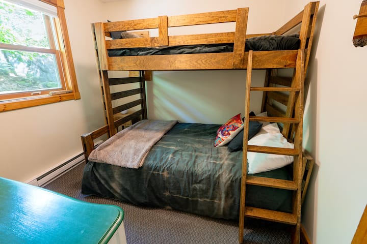 MAPLE: Bunk bedroom (Twin over Double)